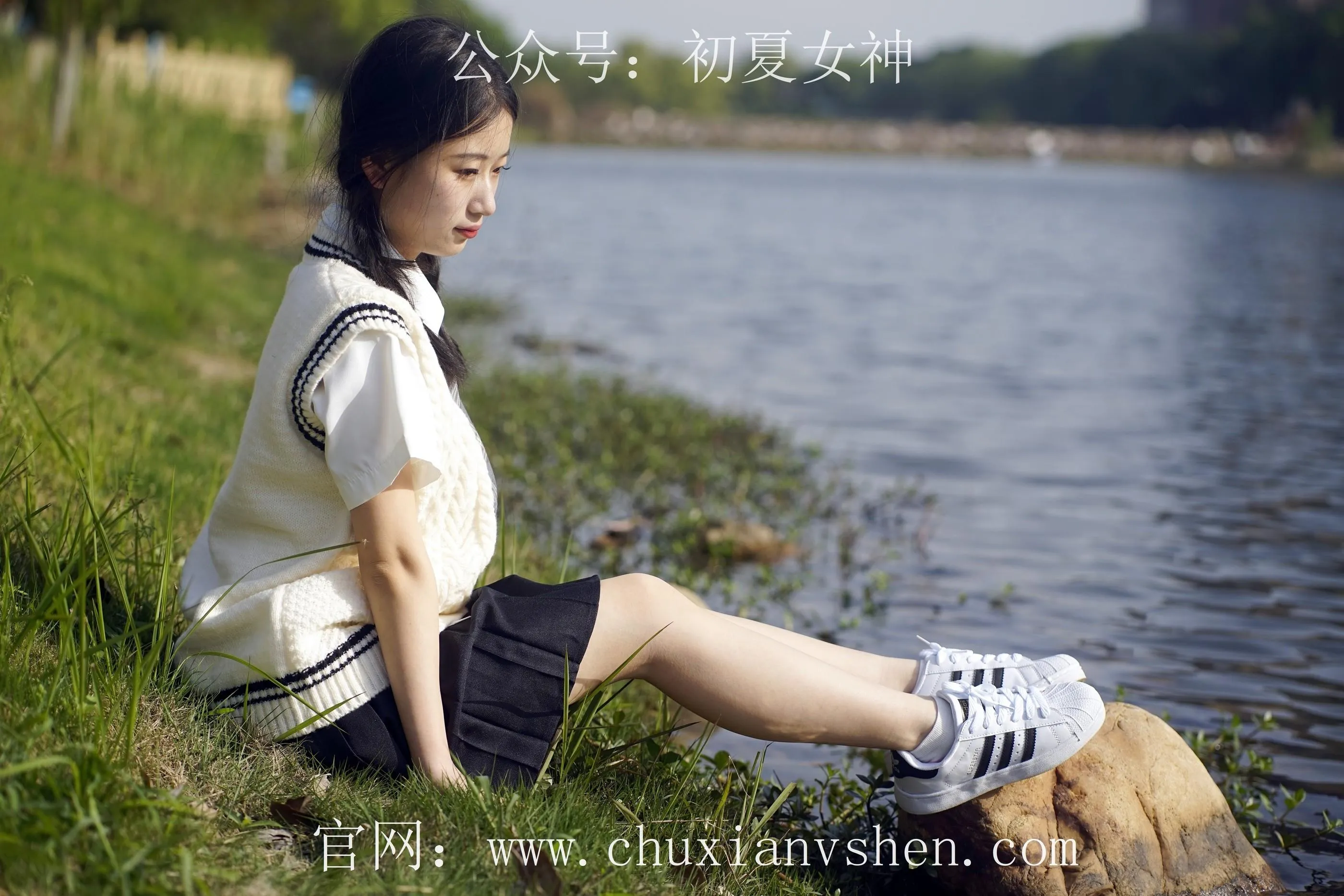 初夏女神 NO.061 念念 春秋JK套搭配三叶草贝壳头鞋 [115P]插图9